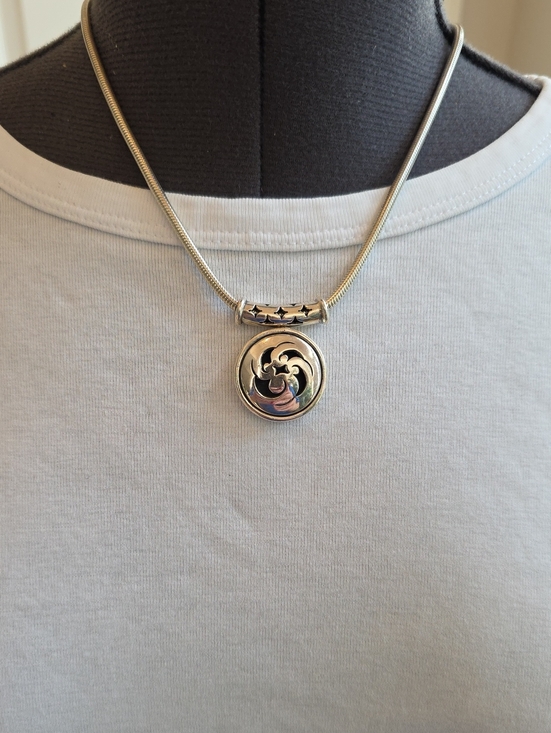 Indonesia Jewelry - Contemporary 925 Sterling Silver Swirl Pendant Necklace